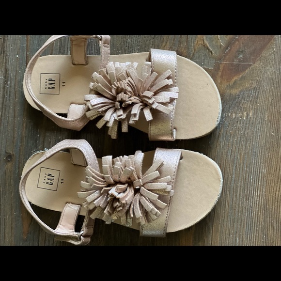 GAP Other - Baby gap sandals Sz 11 rose gold metallic